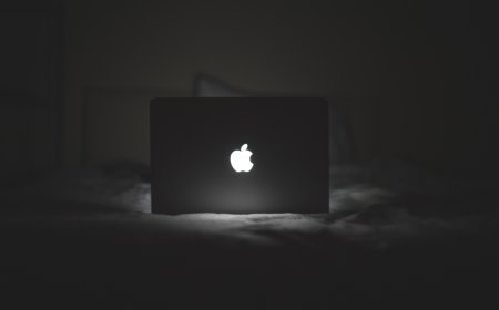 Authors Accuse Apple of Using Their Books Without Permission in AI Training