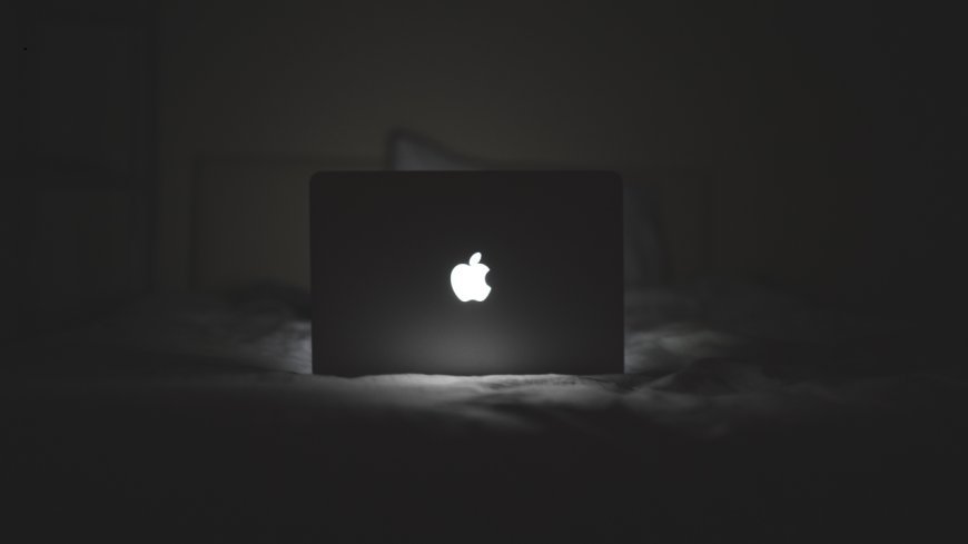 Authors Accuse Apple of Using Their Books Without Permission in AI Training