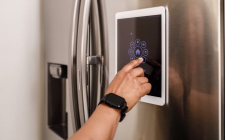 This $3,000 Smart Fridge Forgot It Was Smart — And Reddit Can’t Stop Laughing